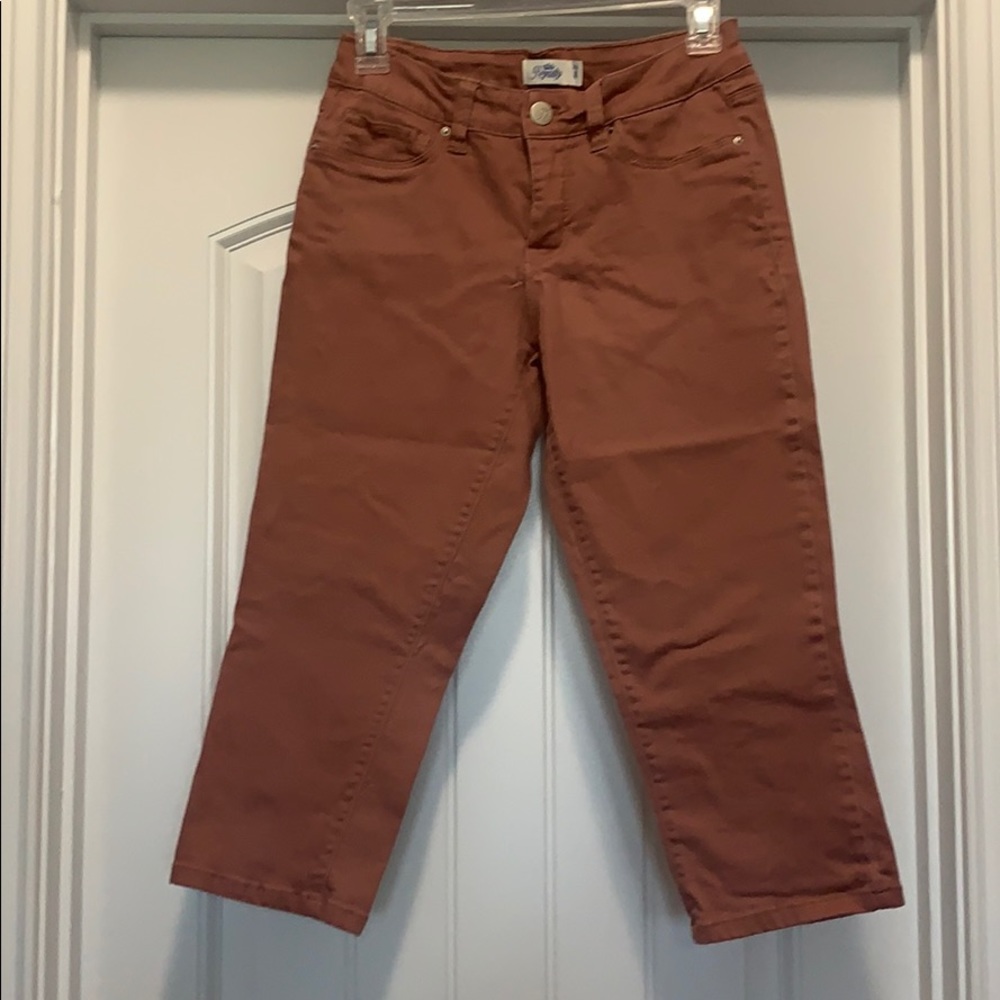 Royalty For Me capris